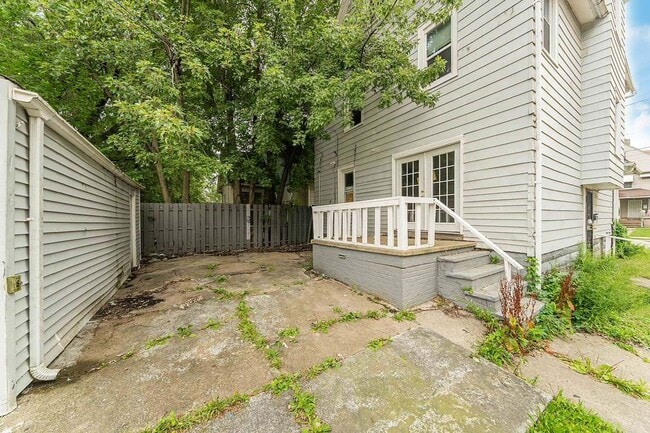 Building Photo - 2145 W 100th St