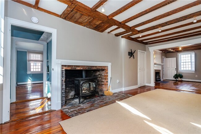 Building Photo - 19 King St