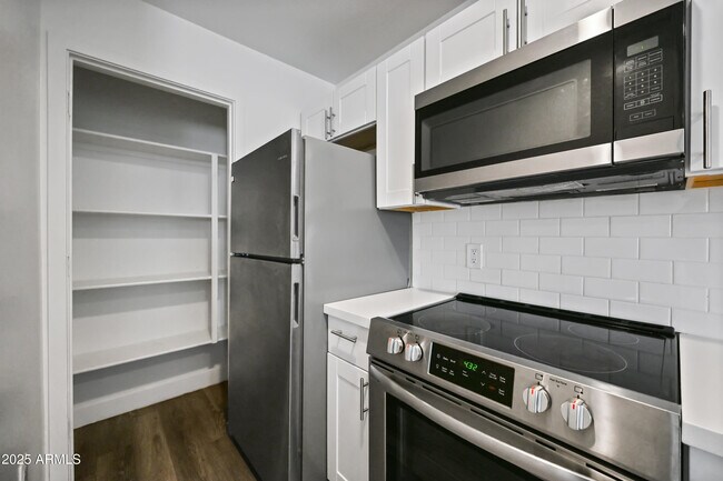 Building Photo - 3065 N 67th Ave