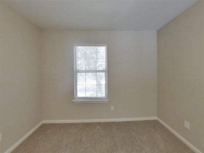 Building Photo - 405 Red Hawk Dr