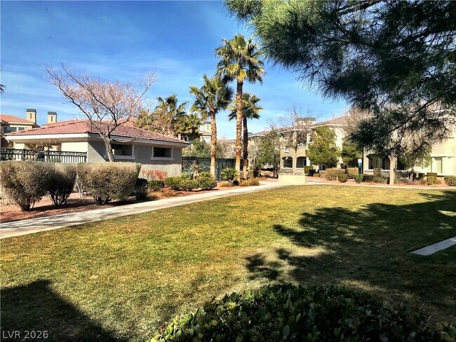 Building Photo - 10809 Garden Mist Dr