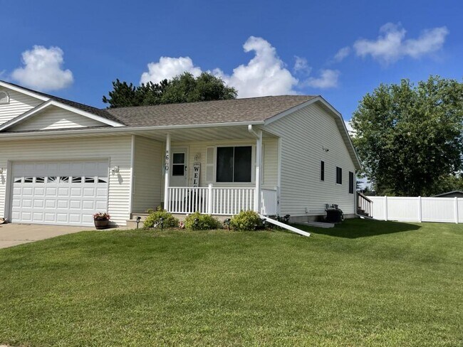 Building Photo - 640 Angel Court