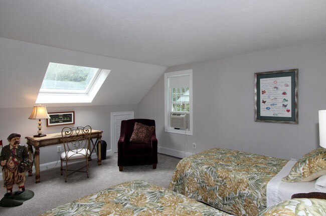 Building Photo - 2 Sanford St