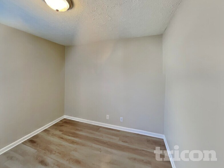 Building Photo - 3230 Oneida Ct