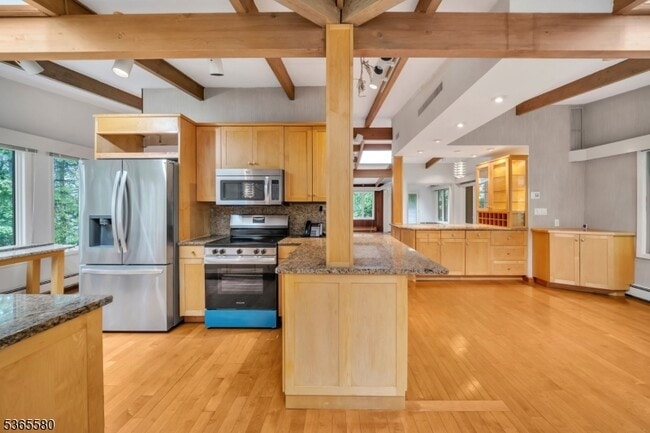 Building Photo - 37 Lenape Dr