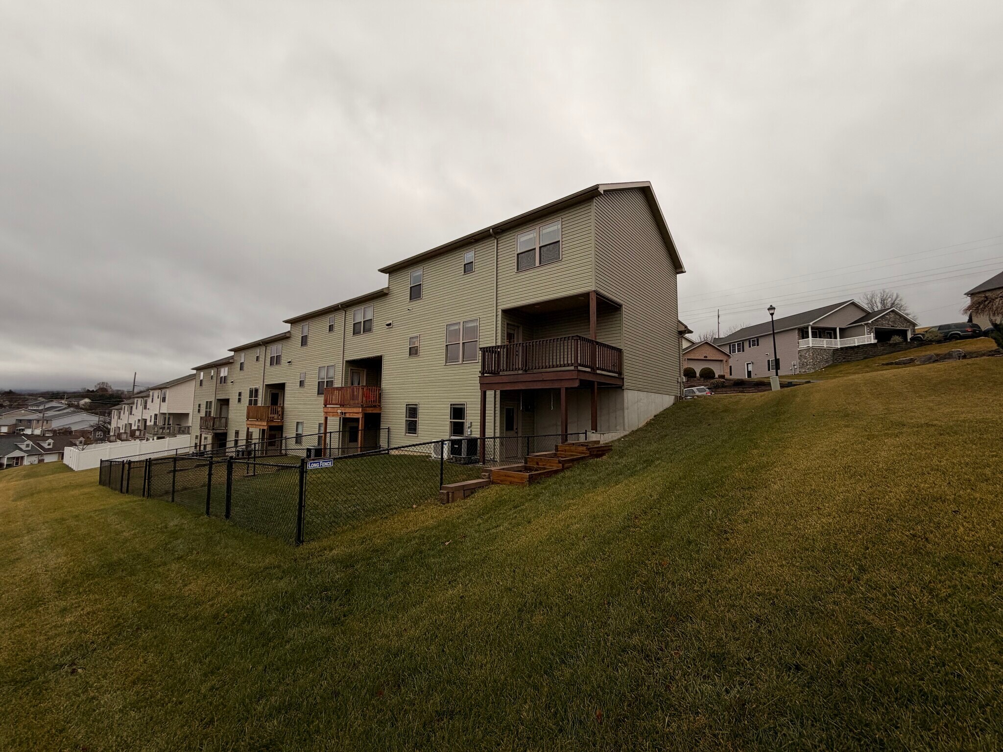 Building Photo - 746 Golden Spring Dr