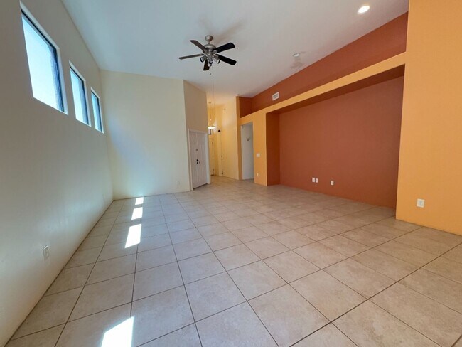 Building Photo - Available Now-3 bdrm/2 bath large open con...