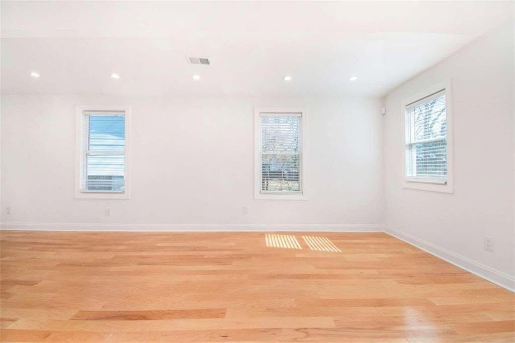 Building Photo - Room in House on Meldon Ave SE