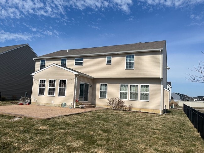 Building Photo - Spacious 4-Bedroom 2.5 Bath Gem in Avon, OH!