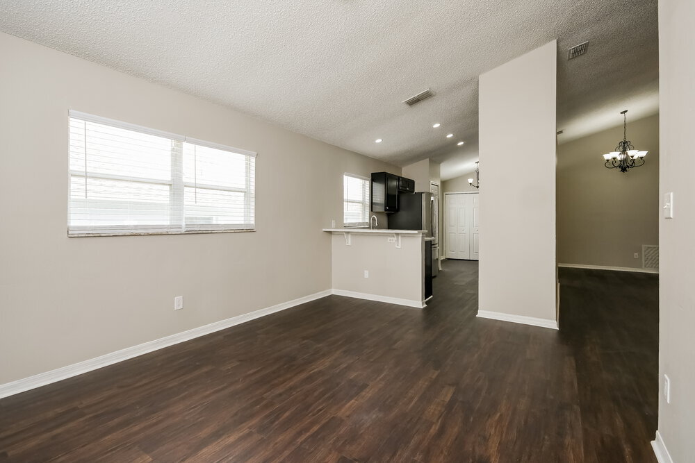 Building Photo - 2025 White Eagle St