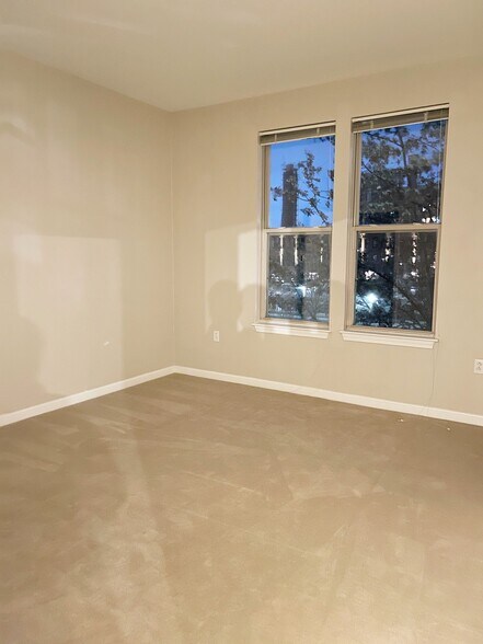 Building Photo - 903 Providence Place