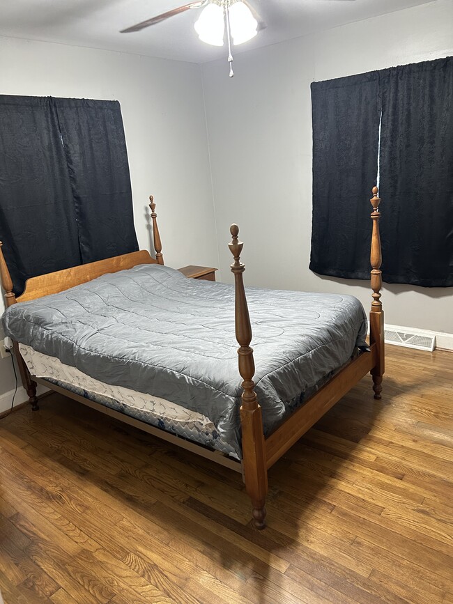 Building Photo - 1015 Noblin Ave