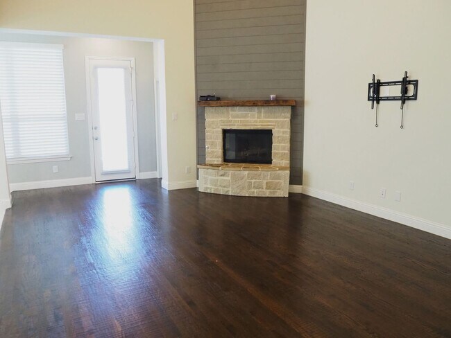 Building Photo - 4 Bed 3.5 Bath in Harvest
