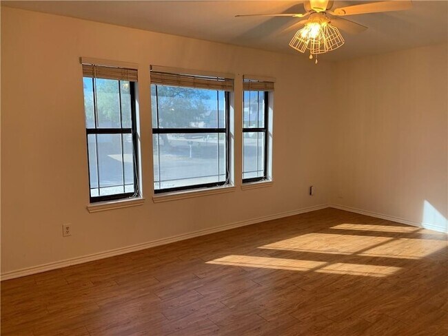 Building Photo - 15334 Barataria Dr