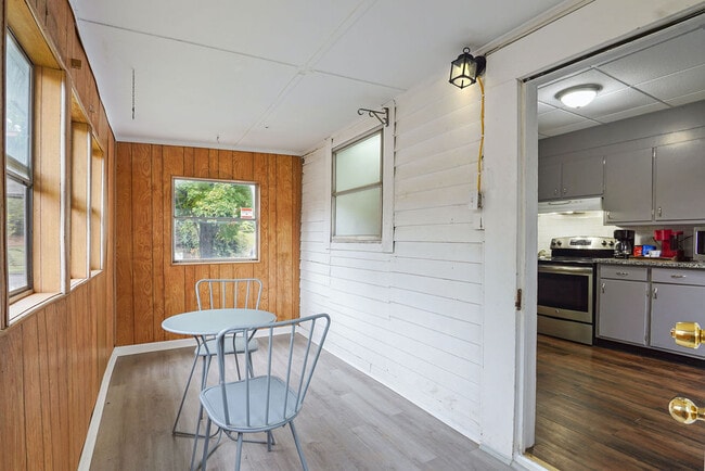 Building Photo - 1402 17th St S