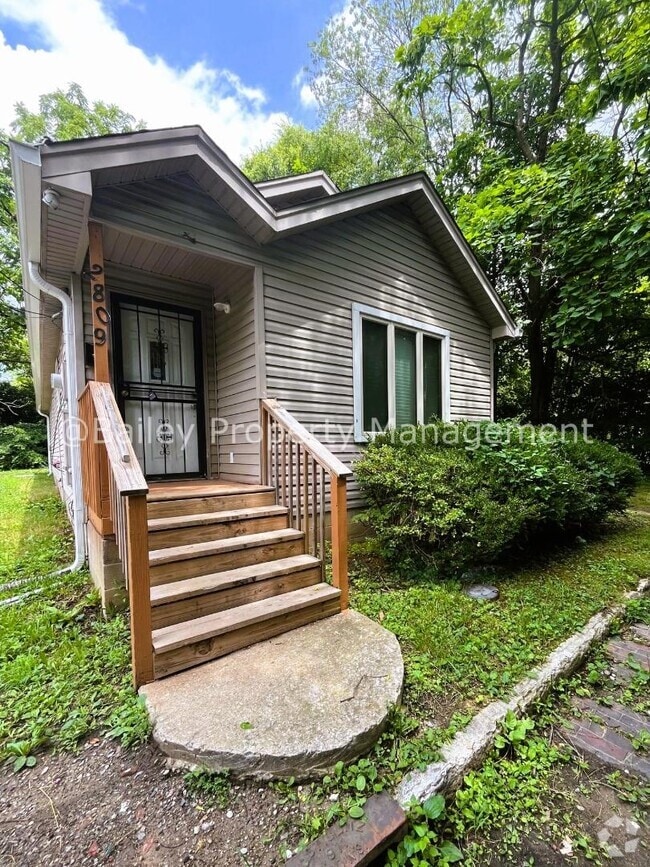 Building Photo - 2809 Eddy St