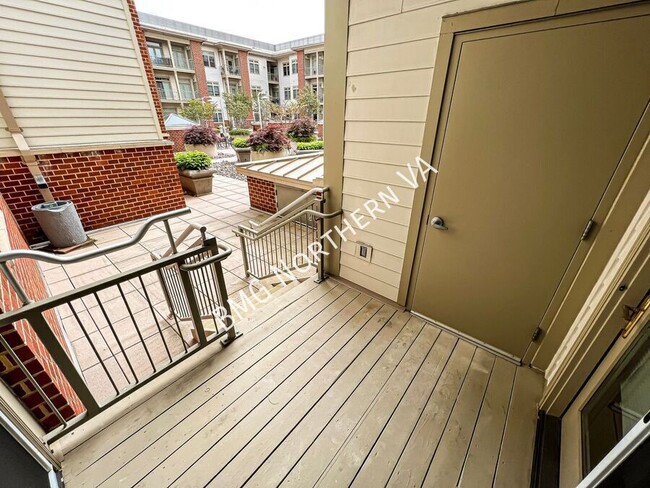Building Photo - 309 Holland Ln
