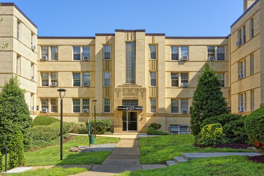 Primary Photo - Park Crest Apartments