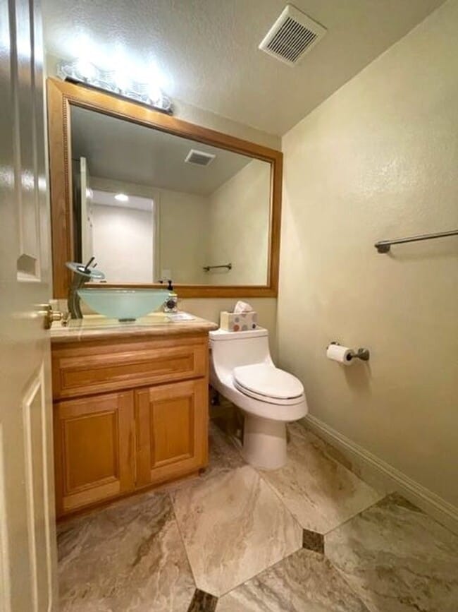 Building Photo - 526 Trailridge Dr