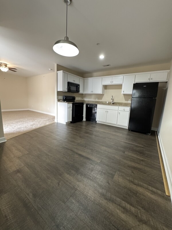 Building Photo - 1150 Cross Creek Cir