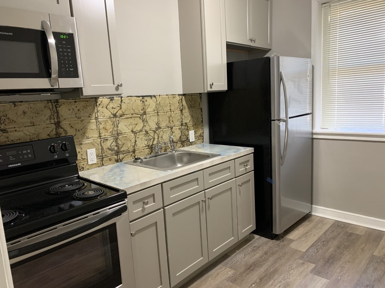 Kitchen all new appliances - 1002 S National Ave