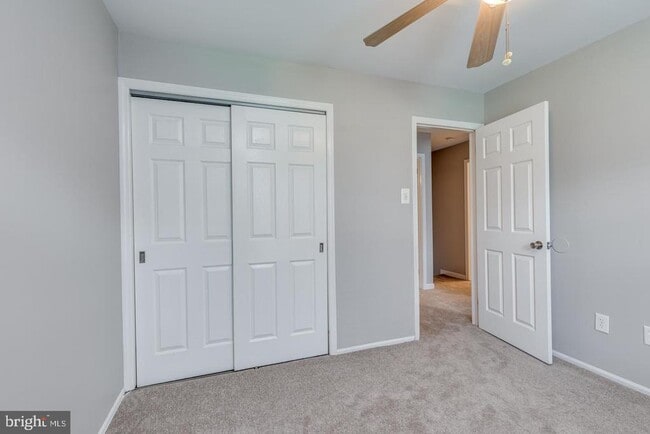 Building Photo - 6204 Red Haven Dr