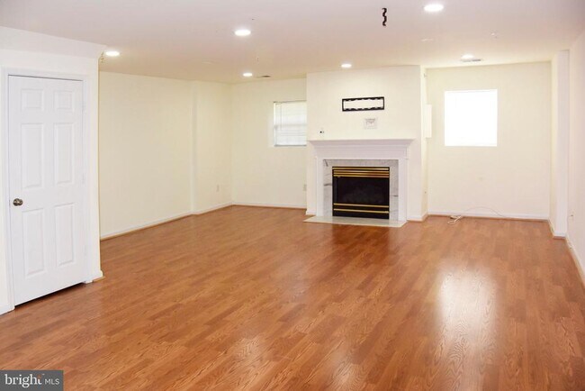 Building Photo - 1835 Staley Manor Dr