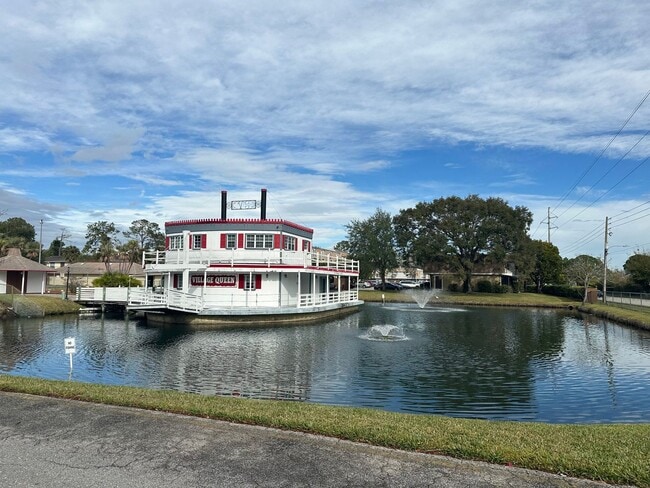 Building Photo - **MOVE IN SPECIAL $500 Off the first months rent** COZY 2 Bedroom/1.5 Bathroom 2nd Floor Condo!!