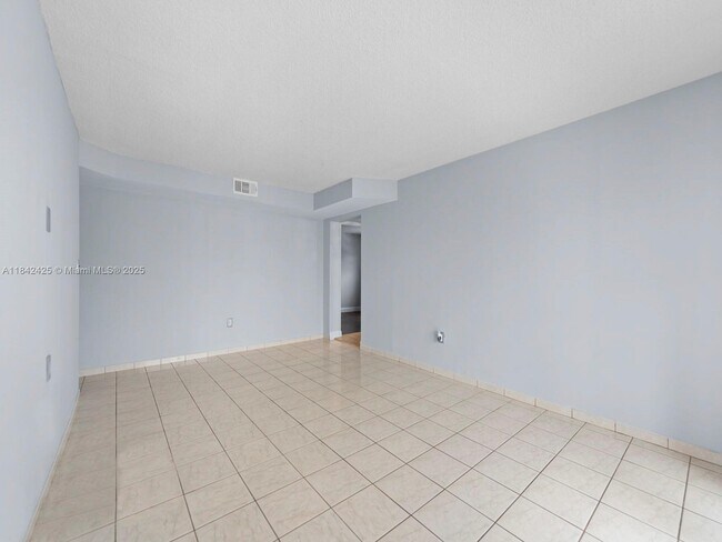 Building Photo - 1820 W 53rd St