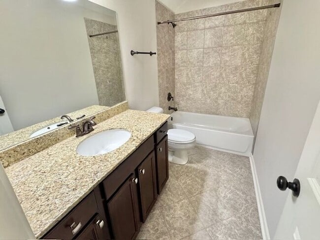 Building Photo - Available Now! Large 5BR 4 bath Executive Home in a great neighborhood!