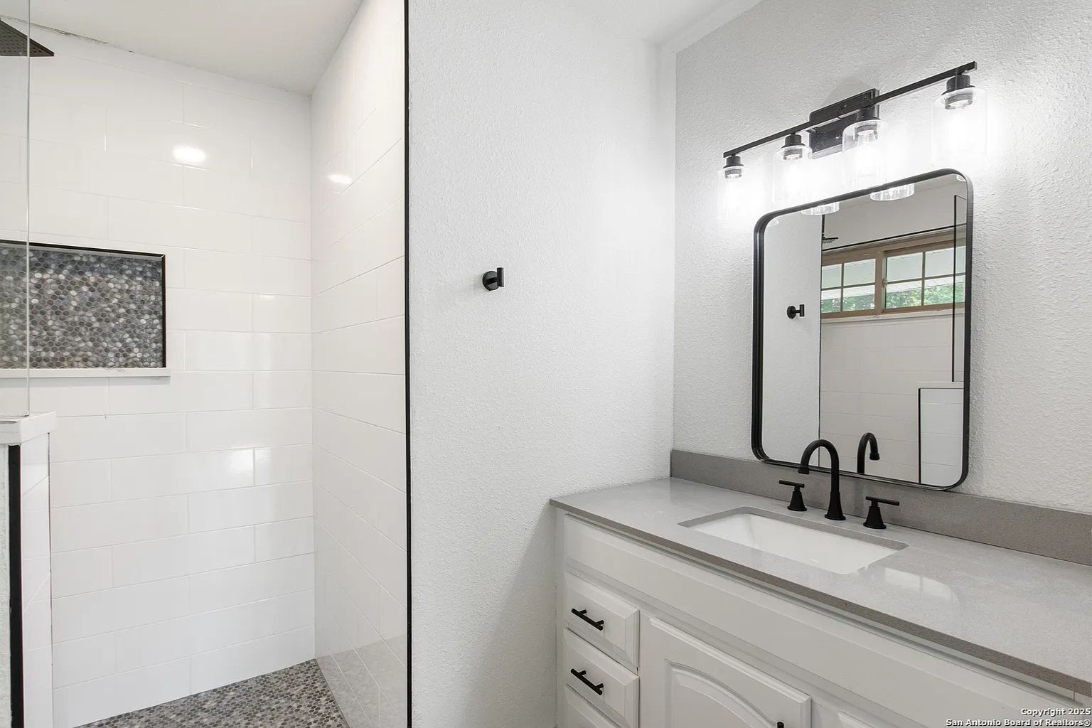 Building Photo - 123 E Brandon