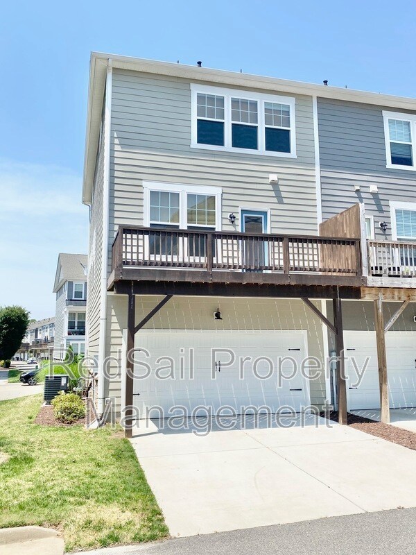 Building Photo - 1575 Green Hill St