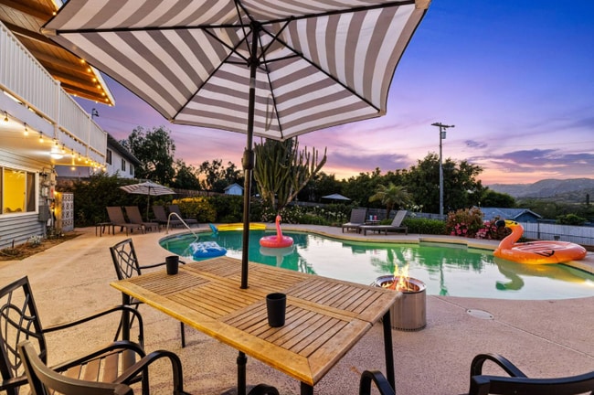 Building Photo - 321 W Kalmia St