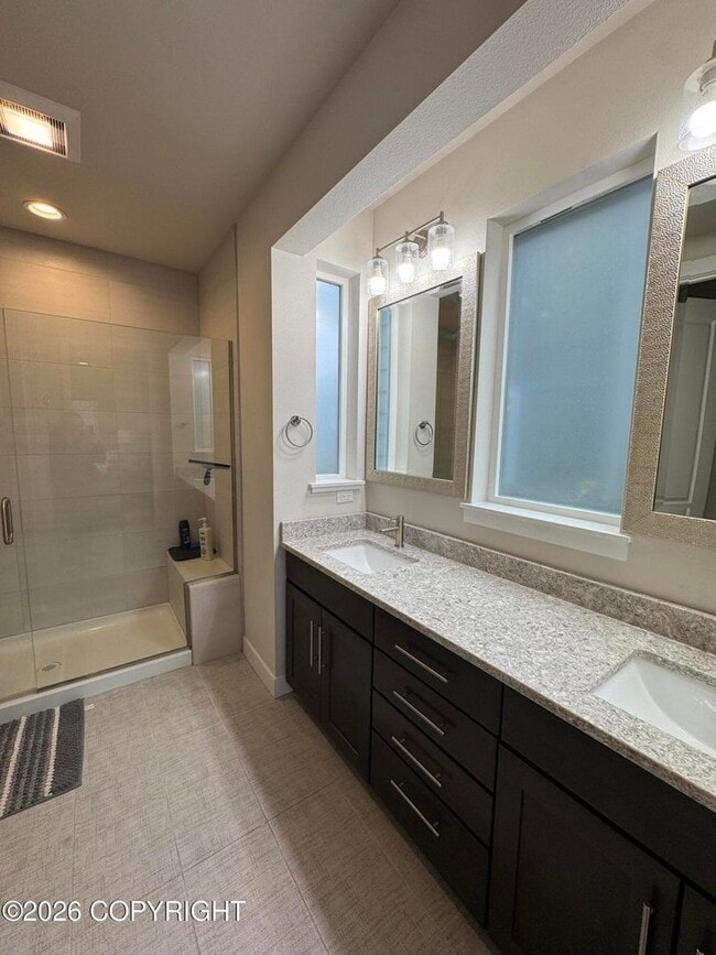 Building Photo - Fully furnished ranch style in downtown Anchorage