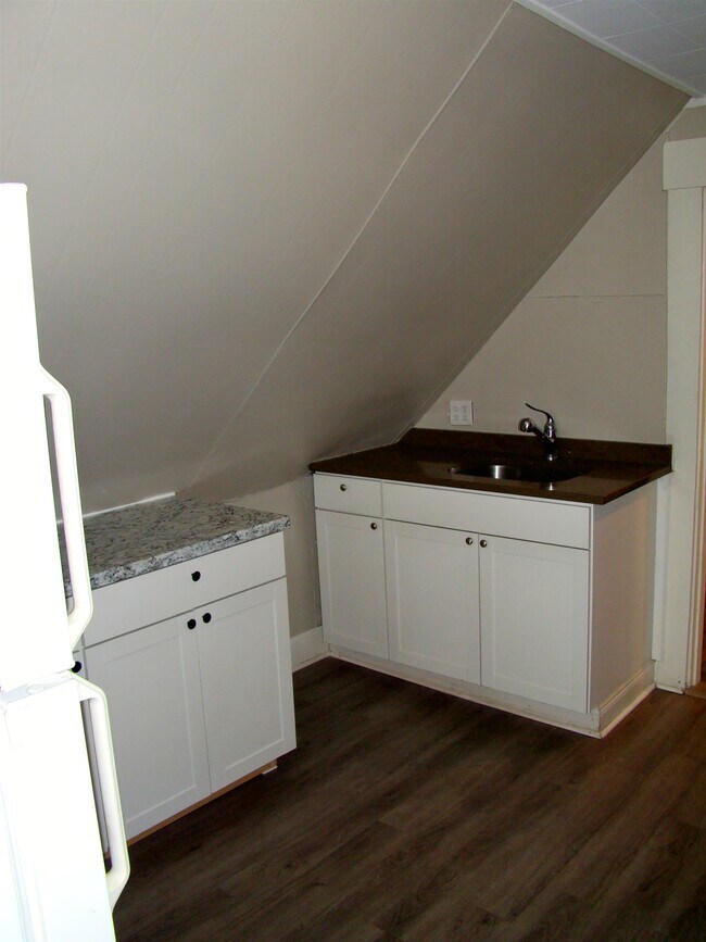 Building Photo - 86 School St