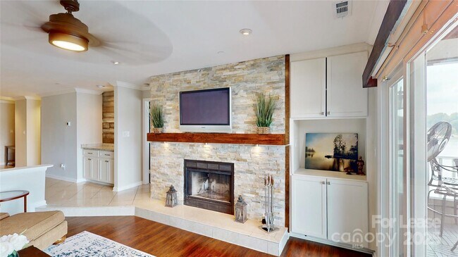 Building Photo - 9816 Emerald Point Dr