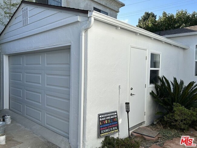 Building Photo - 3161 Vera Ave