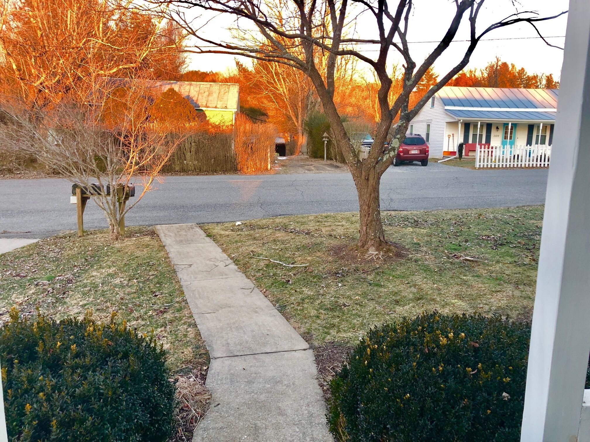 Building Photo - 210 Alum Springs Rd