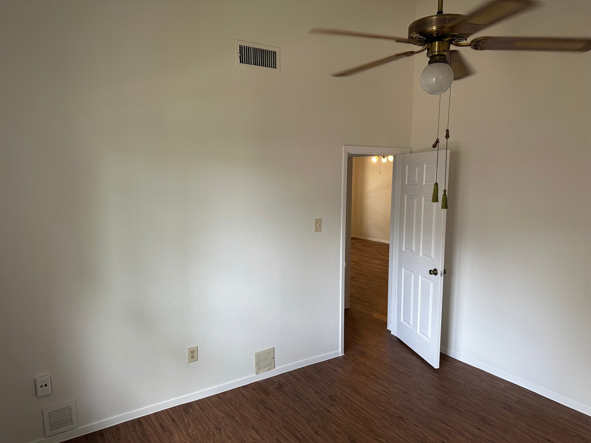 Larger bedroom - 4504 Dorsett Oaks Cir