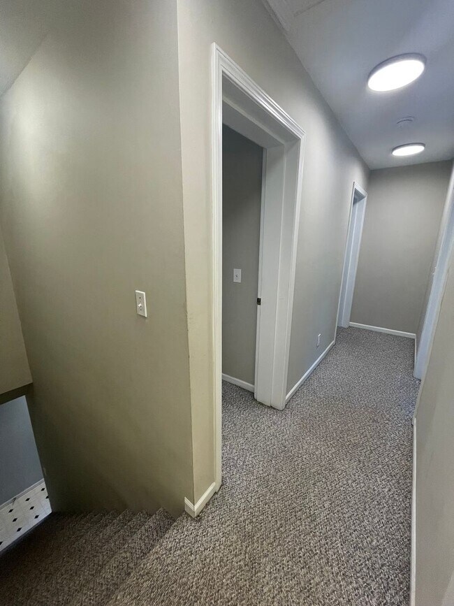 Building Photo - 230/232 Brookridge Ct.