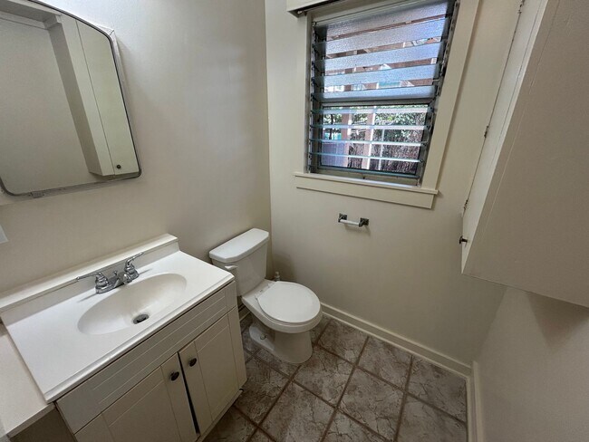 Building Photo - 1705