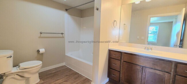 Building Photo - Spacious 3 bed /2 Bath Condo at Ferguson F...