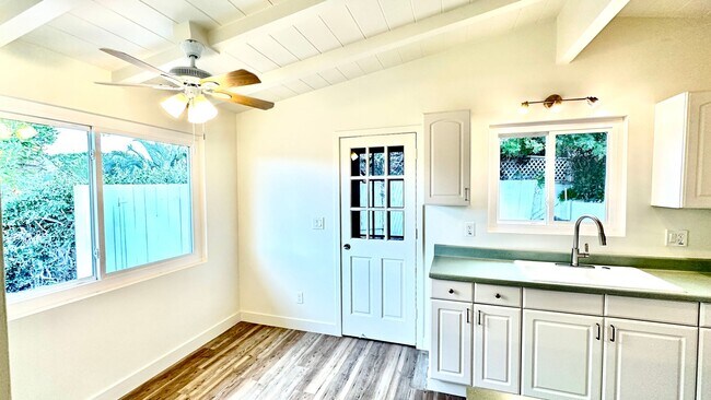 Building Photo - Remodeled 3 bd in Vista with large garage