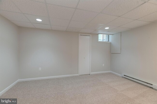Building Photo - 2440 S Walter Reed Dr