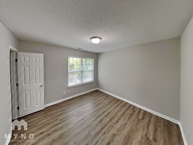 Building Photo - 4702 Mallard Creek Dr