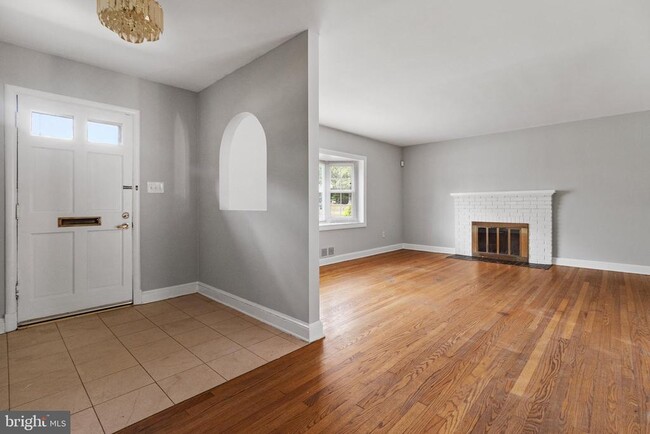 Building Photo - 5601 Dawes Ave