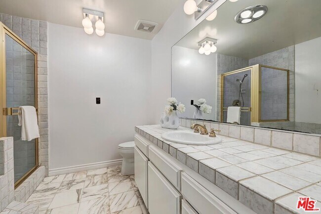 Building Photo - 5625 Cambridge Way