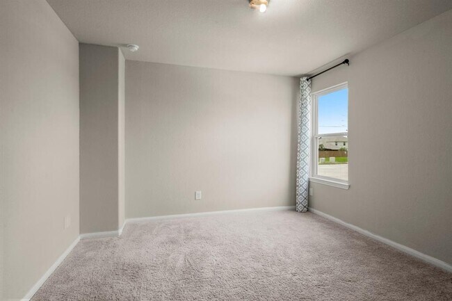 Building Photo - 22127 Regal Heights Dr