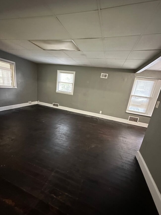 Building Photo - 1428 S Willow Ave