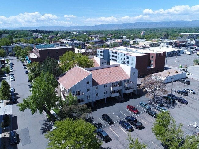 Building Photo - 5625 S Sycamore St